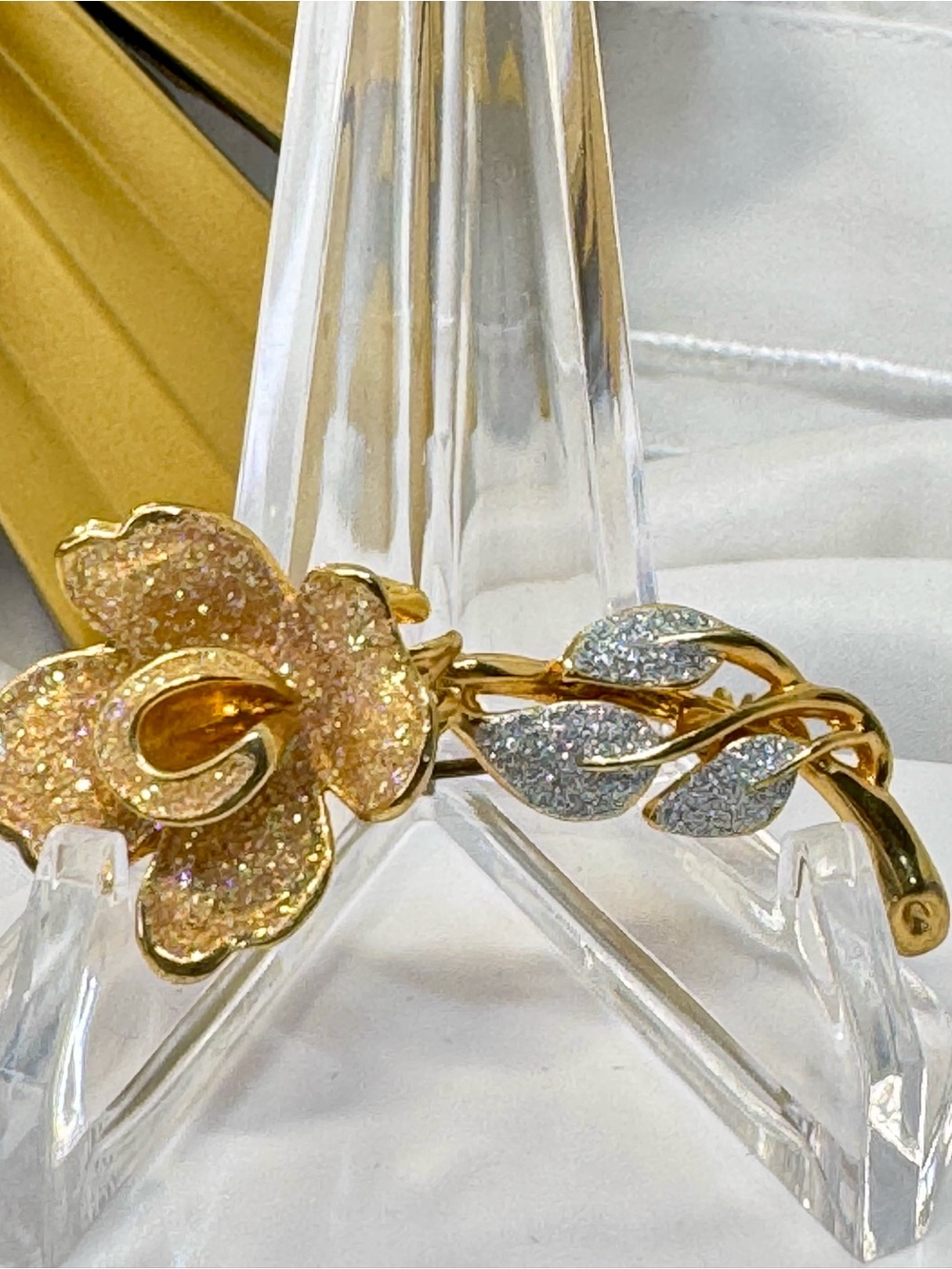 Vintage Ora Sparkling flower brooch